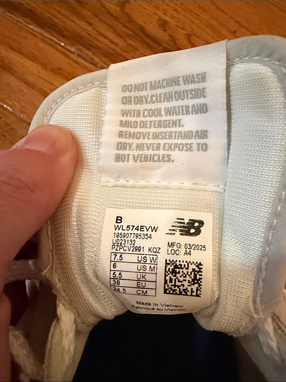 New Balance 574 Classic Women's Athletic Sneakers in Light Gray and White - Picture 8 of 8